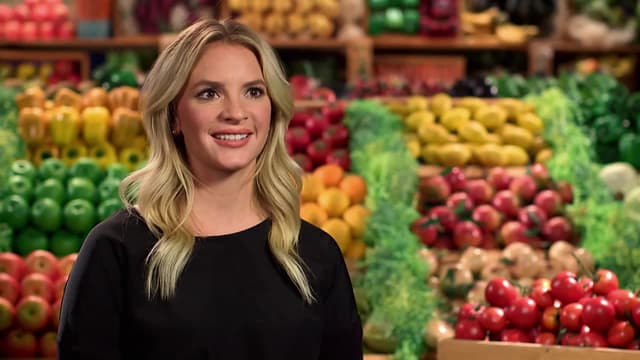 S04:E10 - Harvest Family Dinner