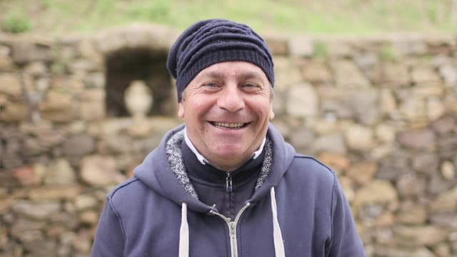 S01:E01 - Easter in Ischia