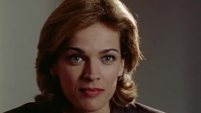 S01:E09 - UFO Duplication / Clara's Friend