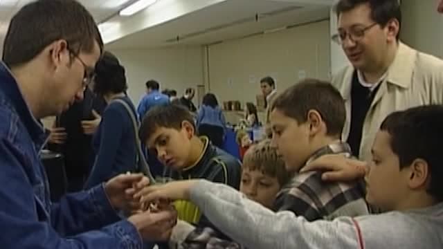 S01:E05 - Baby Orangutans