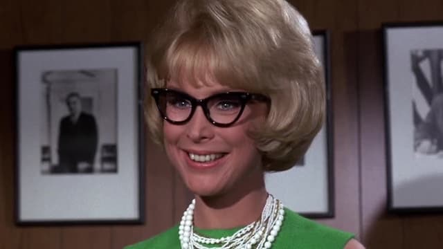 S02:E26 - A Secretary Is Not a Toy