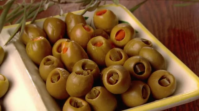 S07:E21 - Stuffed Olives and Astrolabes