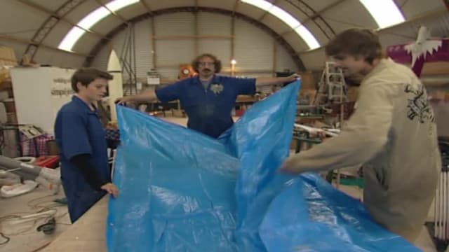 S01:E19 - Hovercarft