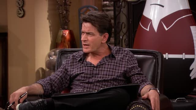 S02:E04 - Charlie's Dad Breaks Bad