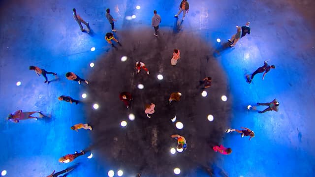 S01:E06 - Love Is in the Air