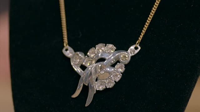 S08:E36 - Robot Camera, DIY Hat, Flame Necklace