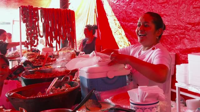 S05:E01 - Mexico City: Corn Smut & Ants