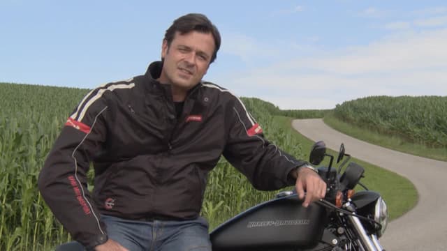 S02:E04 - Triumph Thunderbird