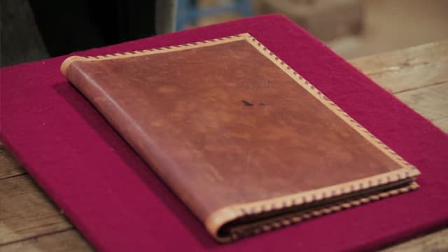 S05:E50 - Ice Cream Maker, Organillo, Leather Document Case