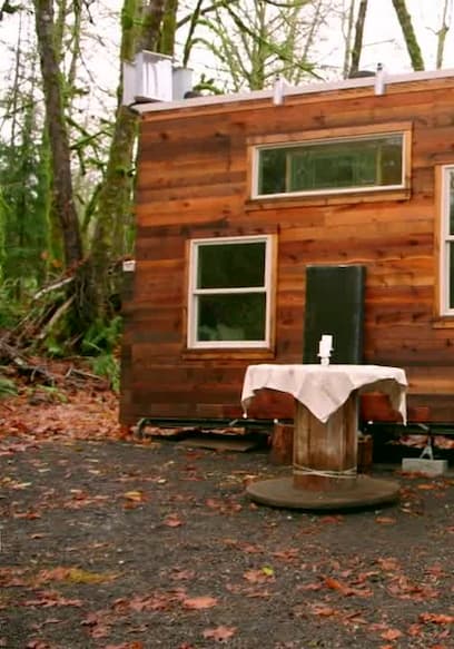 S08:E06 - Ingenious Mini House poster