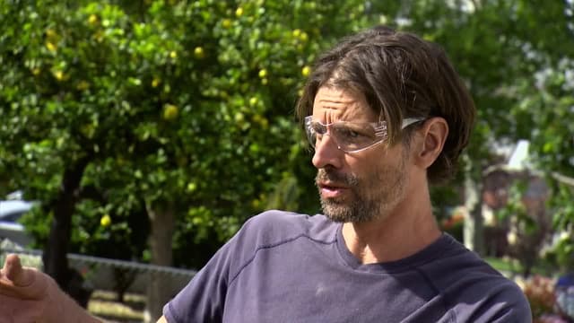 S13:E10 - Modern Casita Shower Lounge