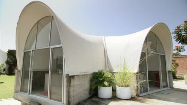 S05:E08 - Chocolate, Fiberglass, Crystal