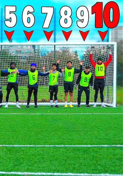 Póster de S01:E05 - 1 PRO FOOTBALLER vs 10 GOALKEEPERS - Who Wins?