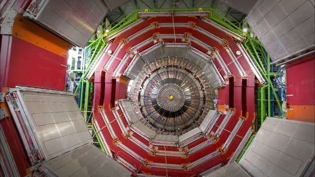 S08:E03 - The God Particle