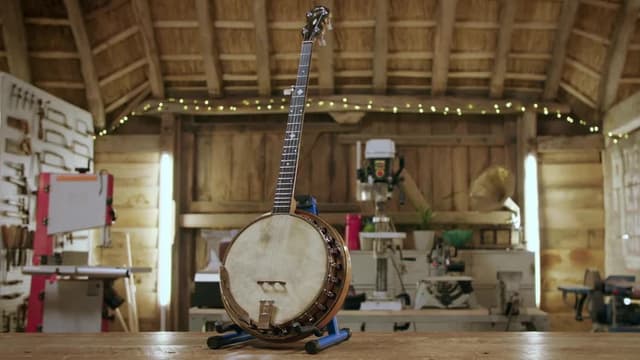 S05:E30 - Banjo, Roller Skates, Salad Bowl