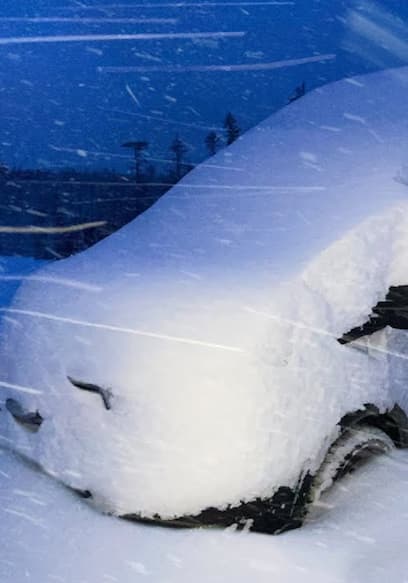 Póster de S01:E01 - Winter Storm Survival in a Van
