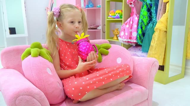 S01:E07 - El súper día divertido de Nastya: ¡héroes, excursiones y aventuras de princesa!