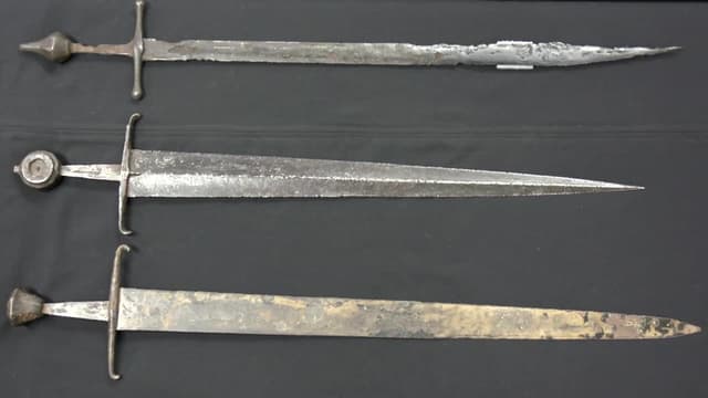 S03:E03 - The Swords of Castillon