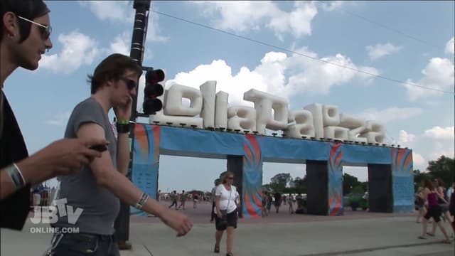 S01:E20 - Lollapalooza 2014