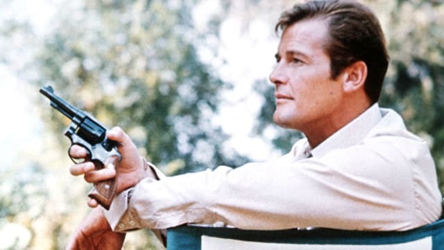 S06:E14 - Roger Moore