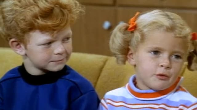 S02:E30 - Family Portrait