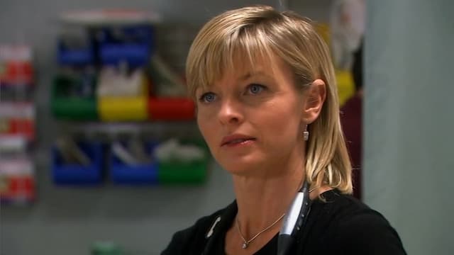 S07:E28 - Out of Focus