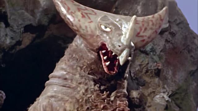 S01:E26 - Monster Highness (Pt. 1)