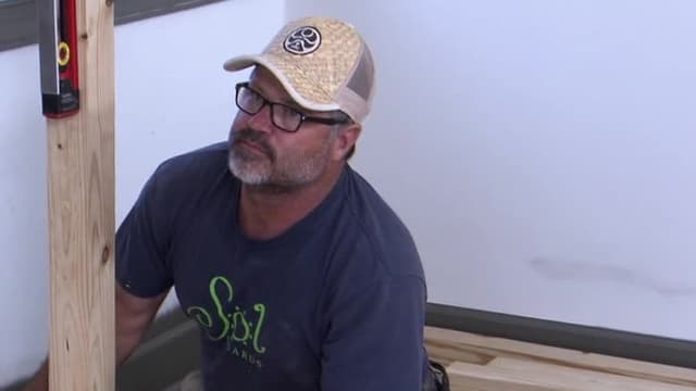 S13:E11 - Master Suite at Blog Cabin