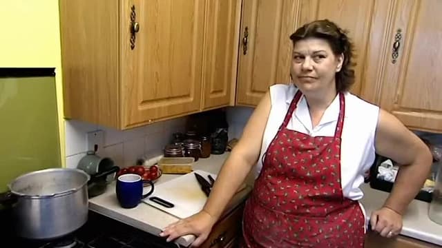 S03:E01 - Jade & Julie