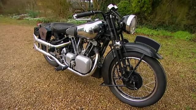 S01:E01 - Motorcycles