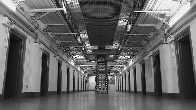 S07:E02 - Gloucester Prison (Pt. 1)