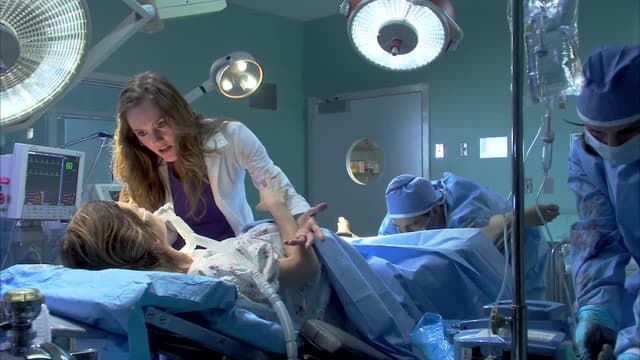 S01:E12 - No One Can Replace Her