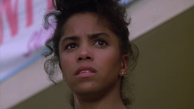 S03:E02 - Fairest of Them All