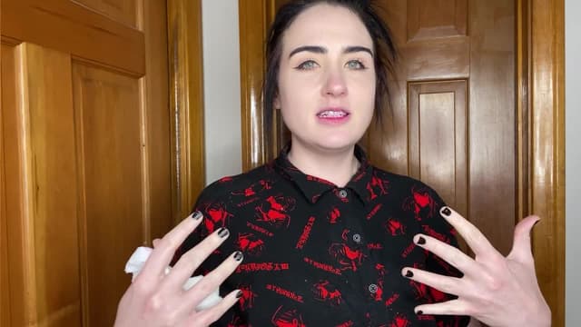 S02:E02 - $1 vs. $300 Toothbrush