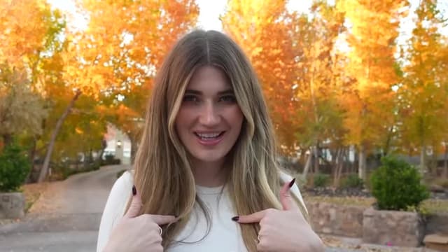 S03:E20 - Every Luxury Beauty Calendar for Sister