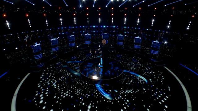 S01:E05 - High School Reunion