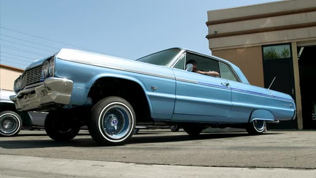 S02:E01 - Lowrider
