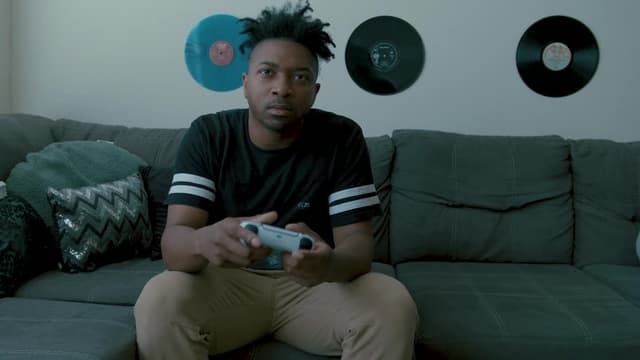 S02:E02 - Race for the Box