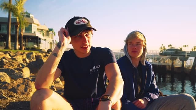 S07:E12 - Our Terrifying Shipwreck Experience