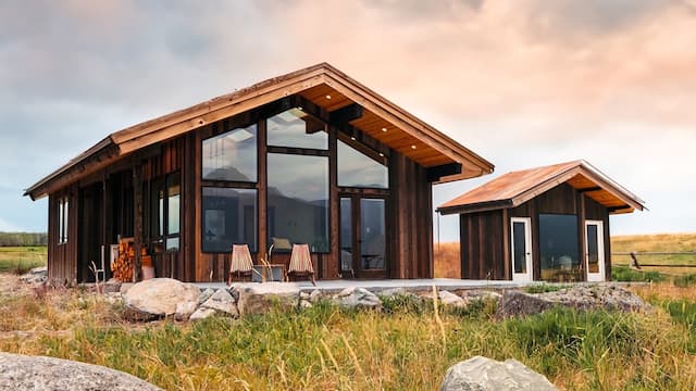 S05:E04 - Contemporary Containers & Montana’s Mountainous Mini Stays