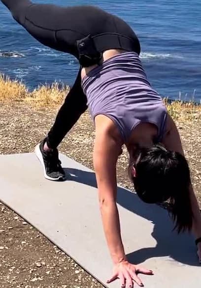 S01:E08 - 15 Min Lower Body Barre Workout poster