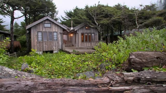 S01:E03 - Hunt for an Oregon Beach House