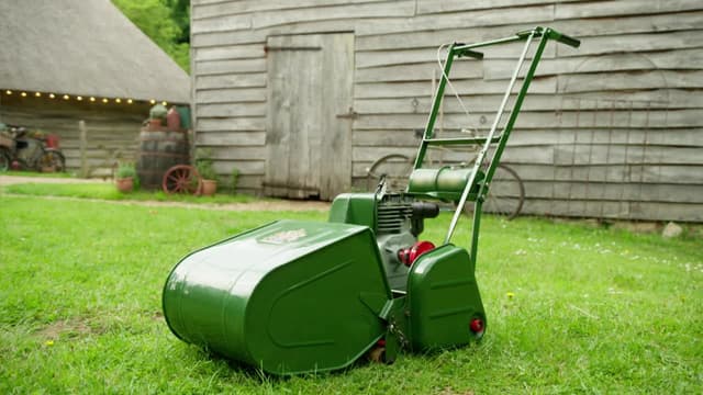 S08:E10 - Lawnmower, Welsh Rugby Trophy, Deborah's Belt