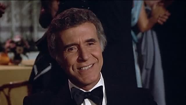 S07:E04 - Games People Play / The Sweet Life