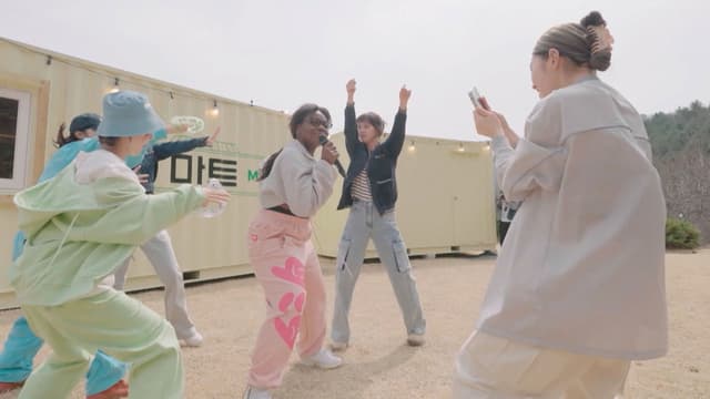 S01:E12 - Episode 12