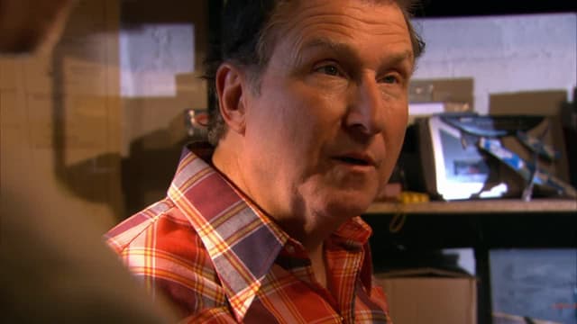 S02:E11 - Dirty Deeds