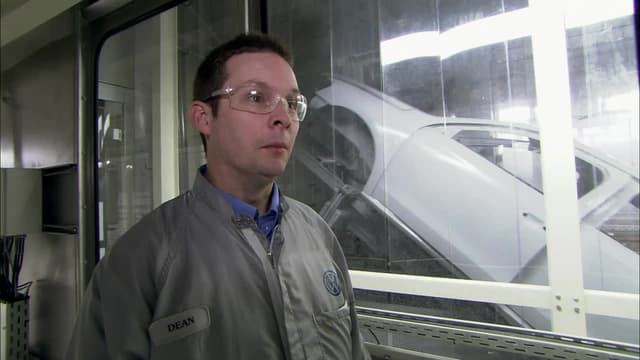 S08:E03 - Ice Rink, Car Plant