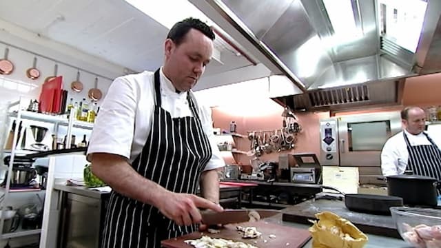 S05:E32 - Northern Ireland Fish