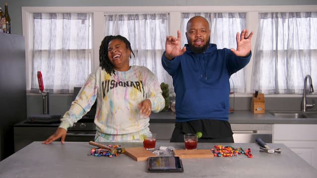 S01:E01 - DIY String Art W/ KevOnStage