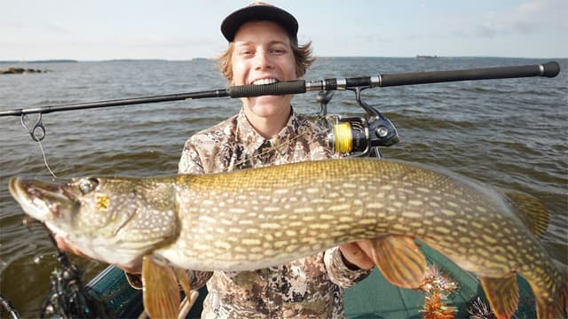 S01:E16 - Using Saltwater Tackle in Freshwater (Pike Fishing)